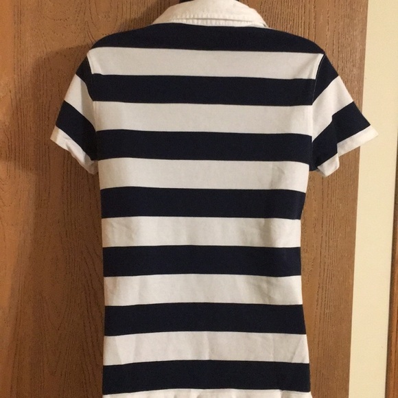 Izod women’s cute navy and white striped golf‎ shirt. Size M. EUC - Picture 2 of 2